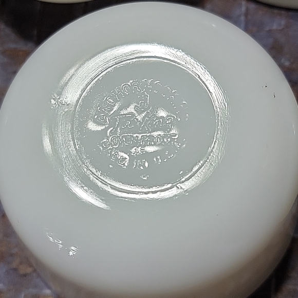 Set of Vintage Fire King Milk glass ramekins - Picture 5 of 6